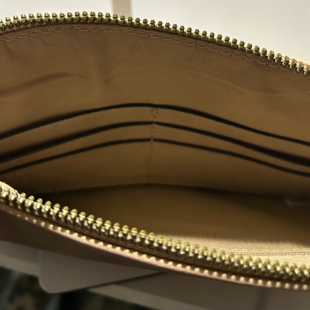 Cuff Handle Tassel Wristlet Clutch - Picture 4 of 6